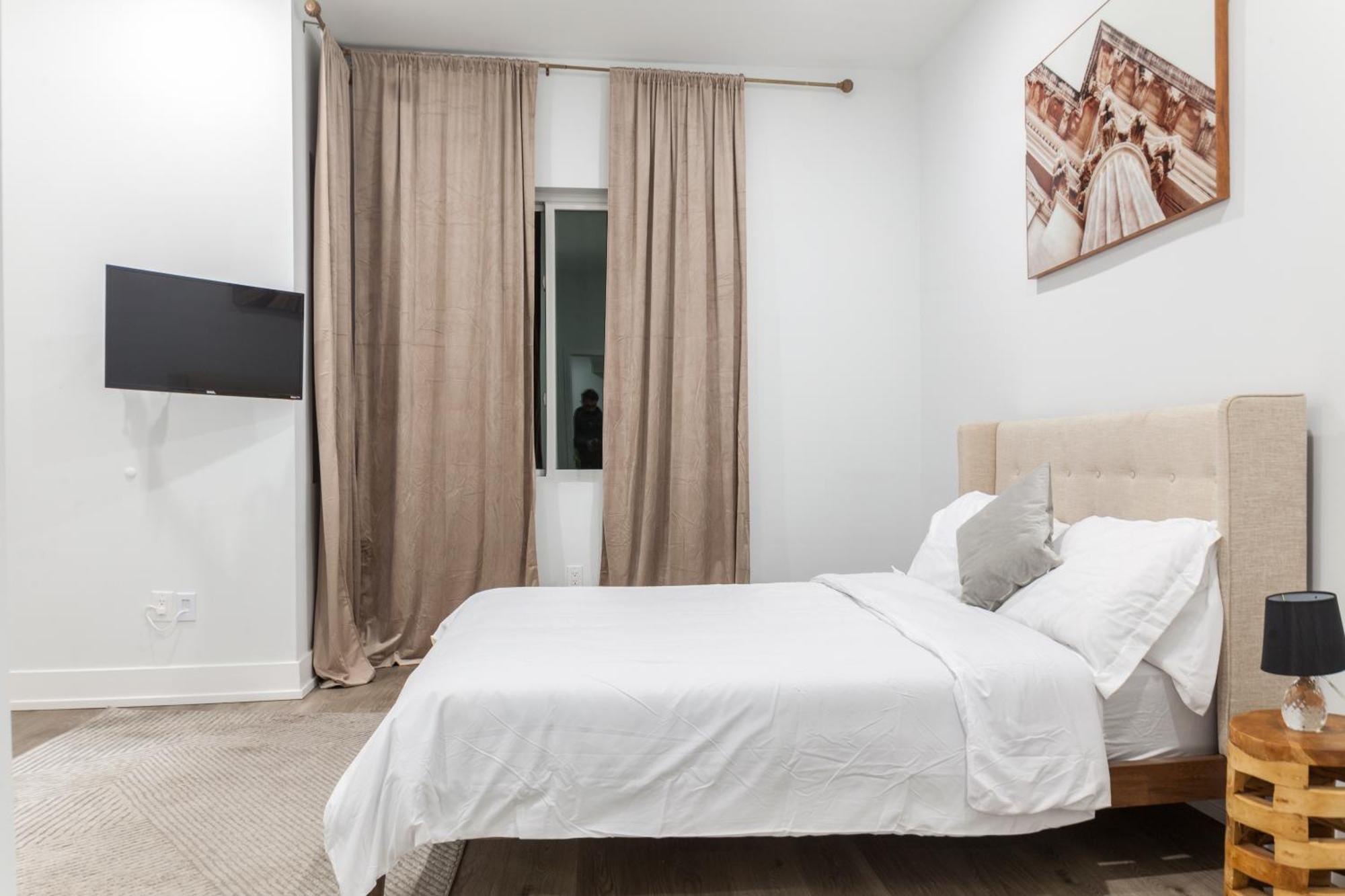 Philly Explorer's Haven 2br2bawdwi-fi Apartment